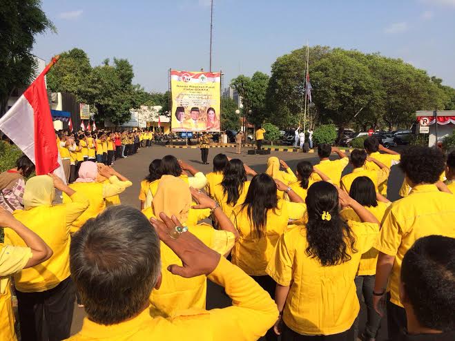 59upacara hut ri golkar.jpg